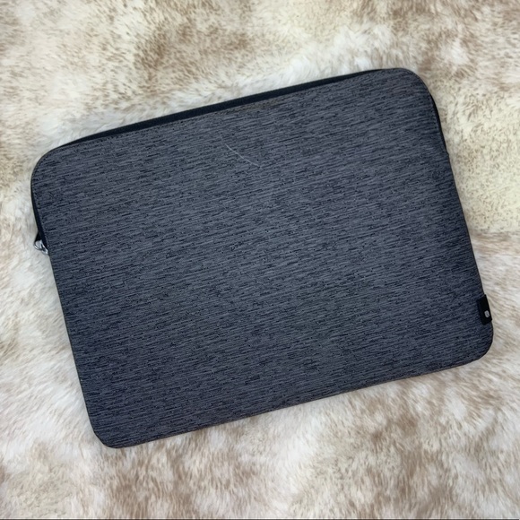 Incase 15” iPad Sleeve - Picture 2 of 6